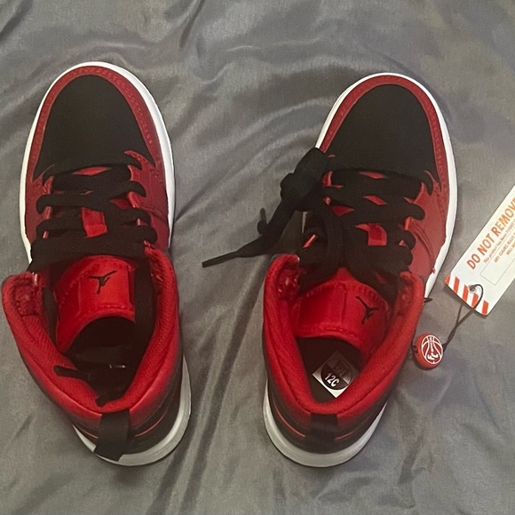 Jordan Air 1 Mid Kids Size 12C 🔥 - Picture 8 of 8
